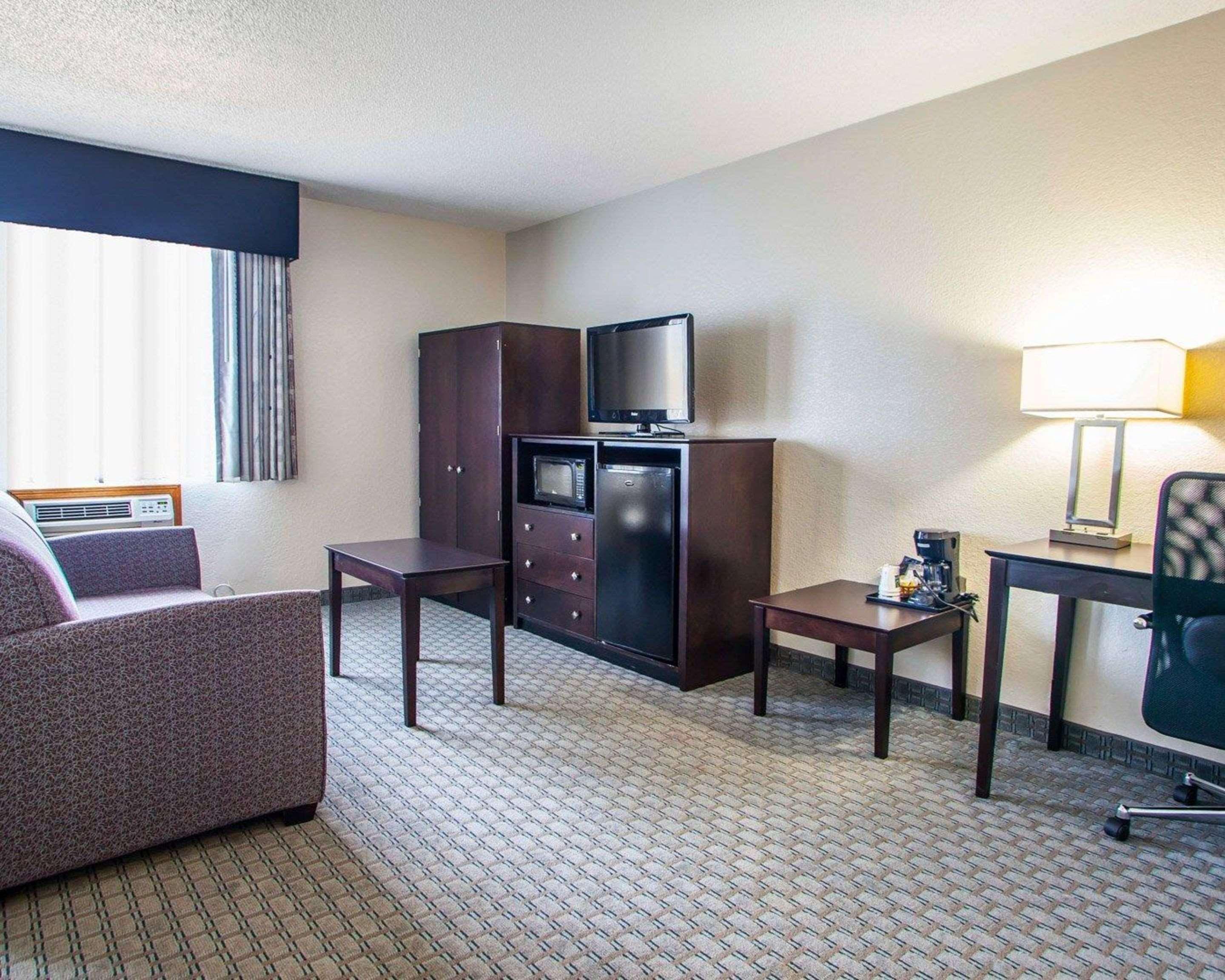 Quality Inn & Suites Ankeny-Des Moines エクステリア 写真