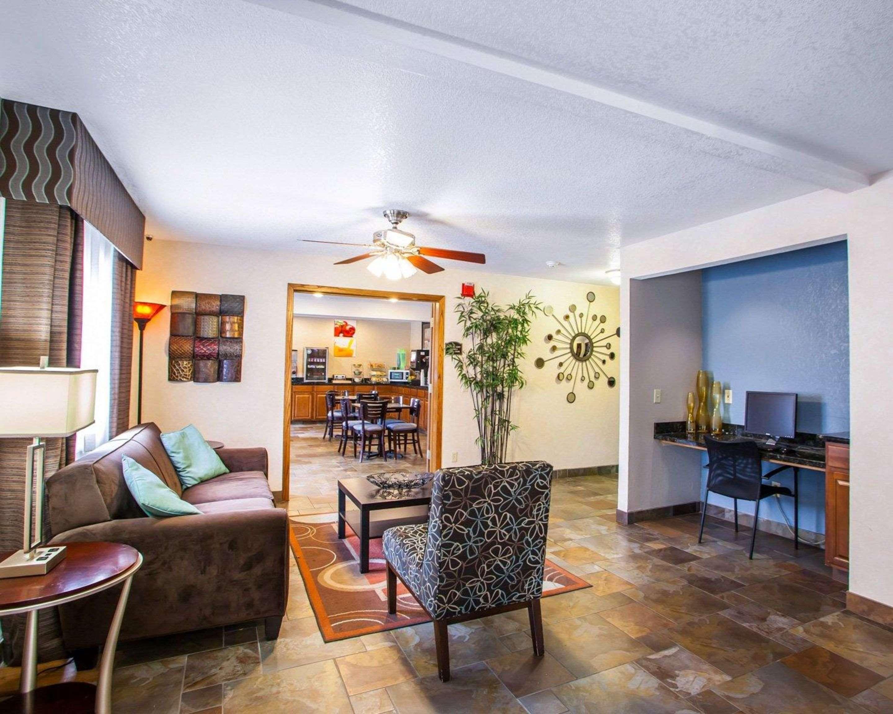 Quality Inn & Suites Ankeny-Des Moines エクステリア 写真