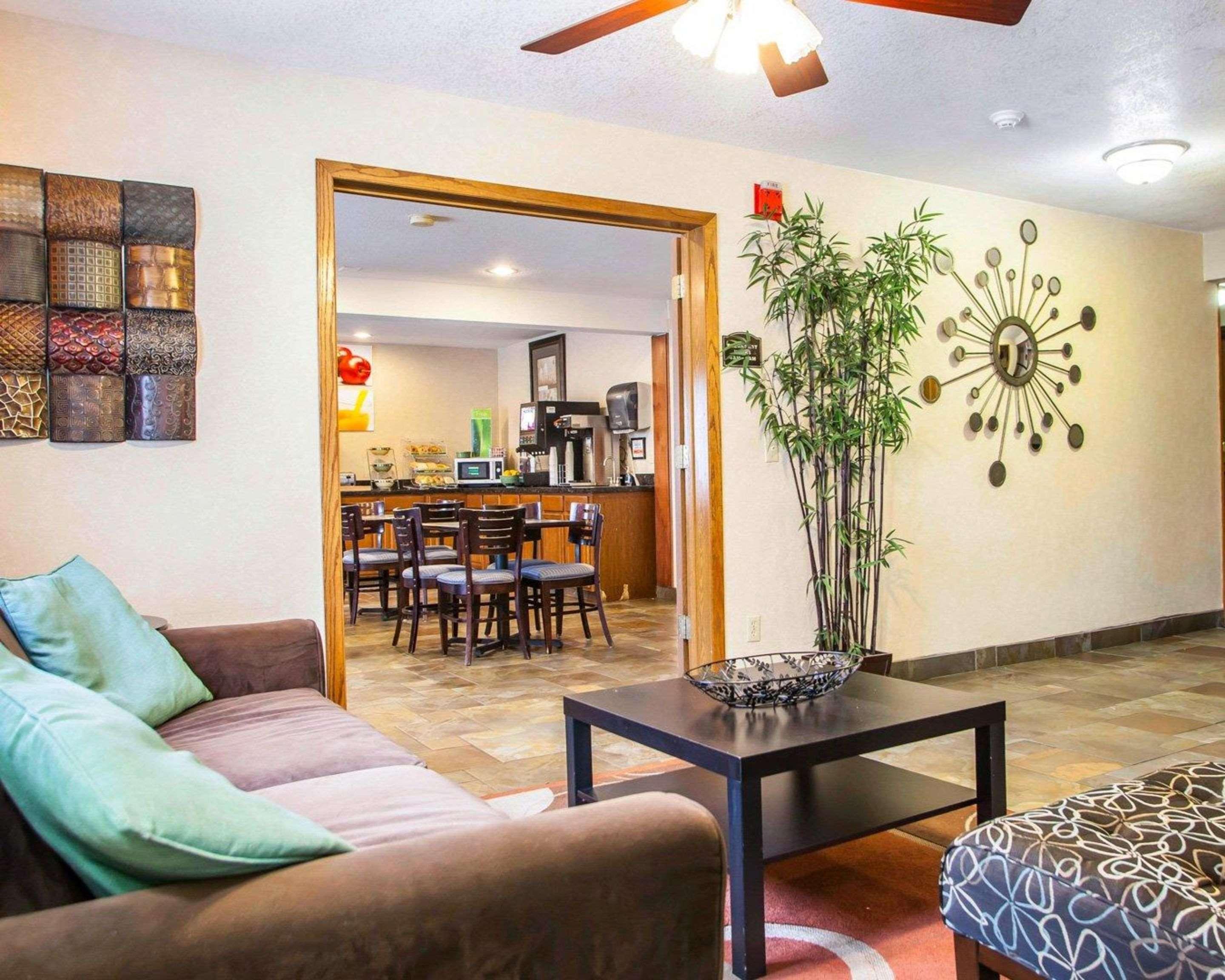 Quality Inn & Suites Ankeny-Des Moines エクステリア 写真