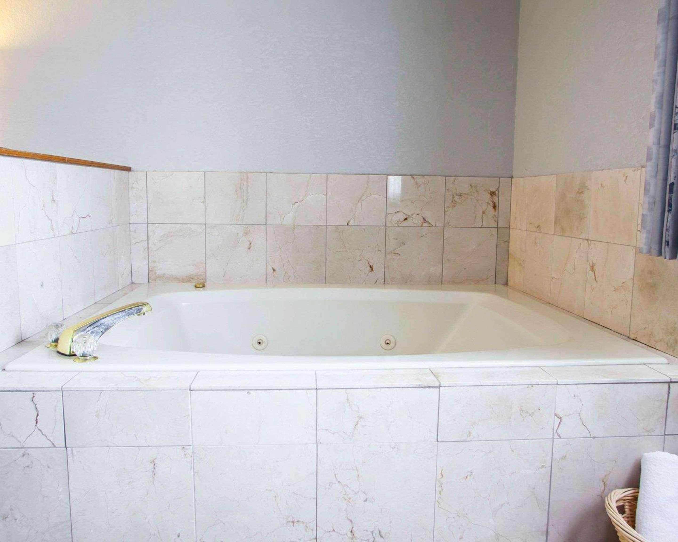 Quality Inn & Suites Ankeny-Des Moines エクステリア 写真