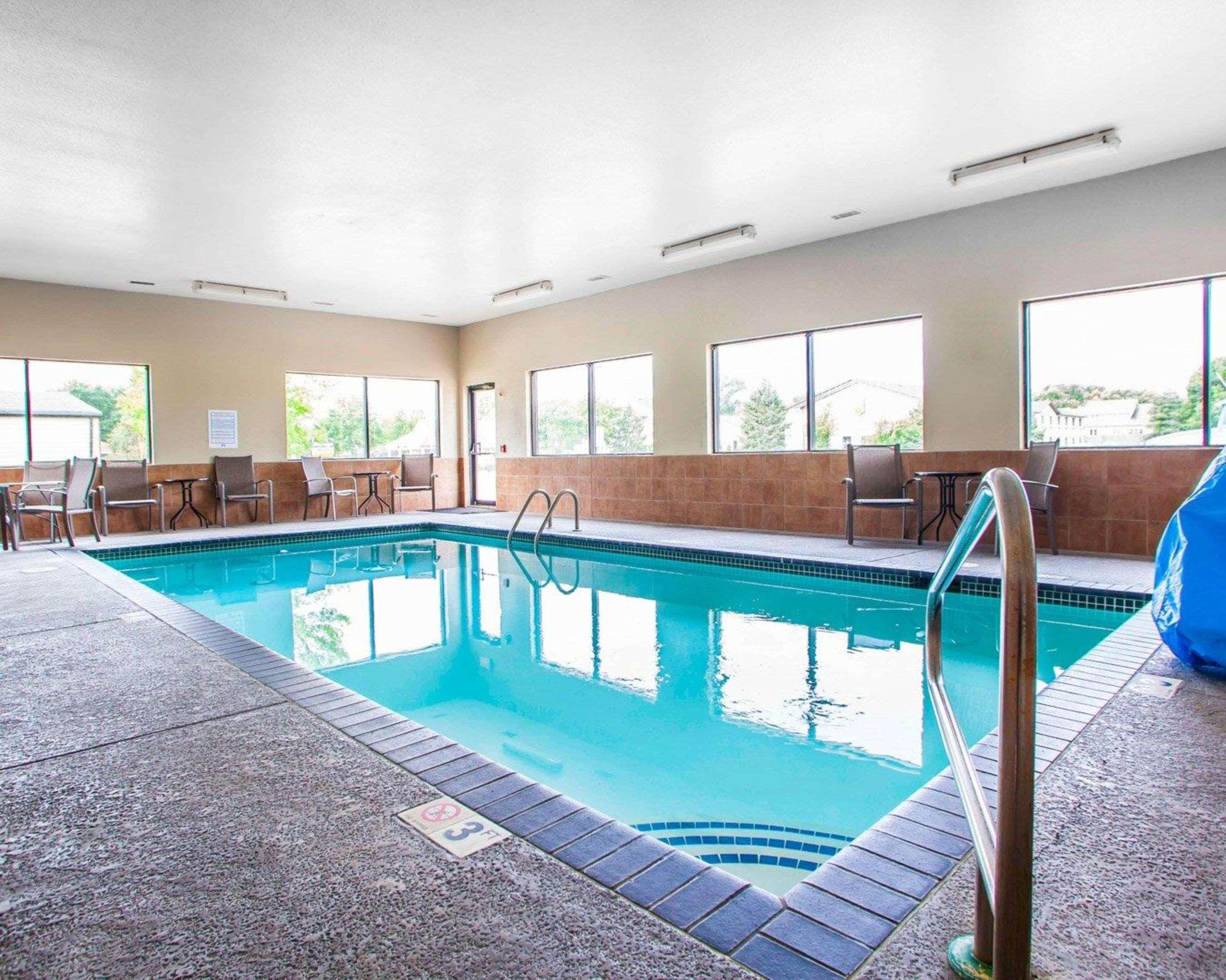 Quality Inn & Suites Ankeny-Des Moines エクステリア 写真