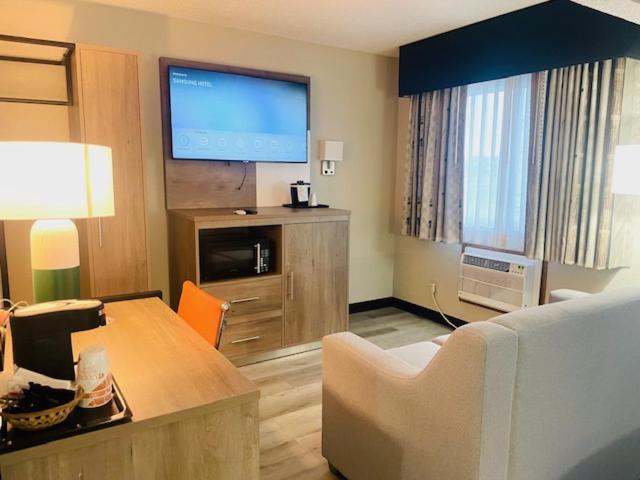 Quality Inn & Suites Ankeny-Des Moines エクステリア 写真