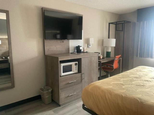 Quality Inn & Suites Ankeny-Des Moines エクステリア 写真